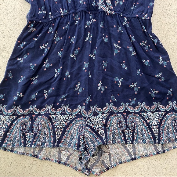 Blue Floral Romper with 3/4 sleeves- women size L - Picture 3 of 10